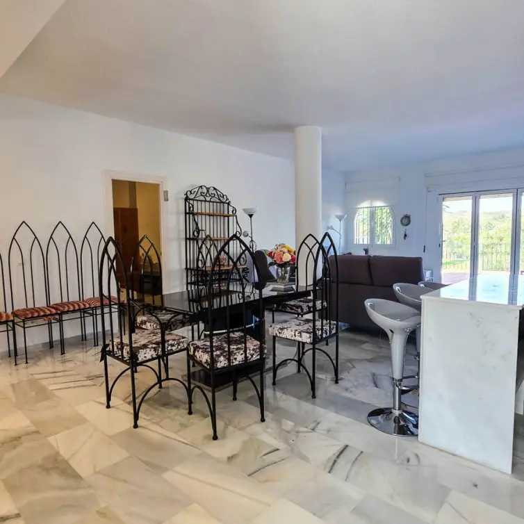 Sale of semi-detached house in La Duquesa