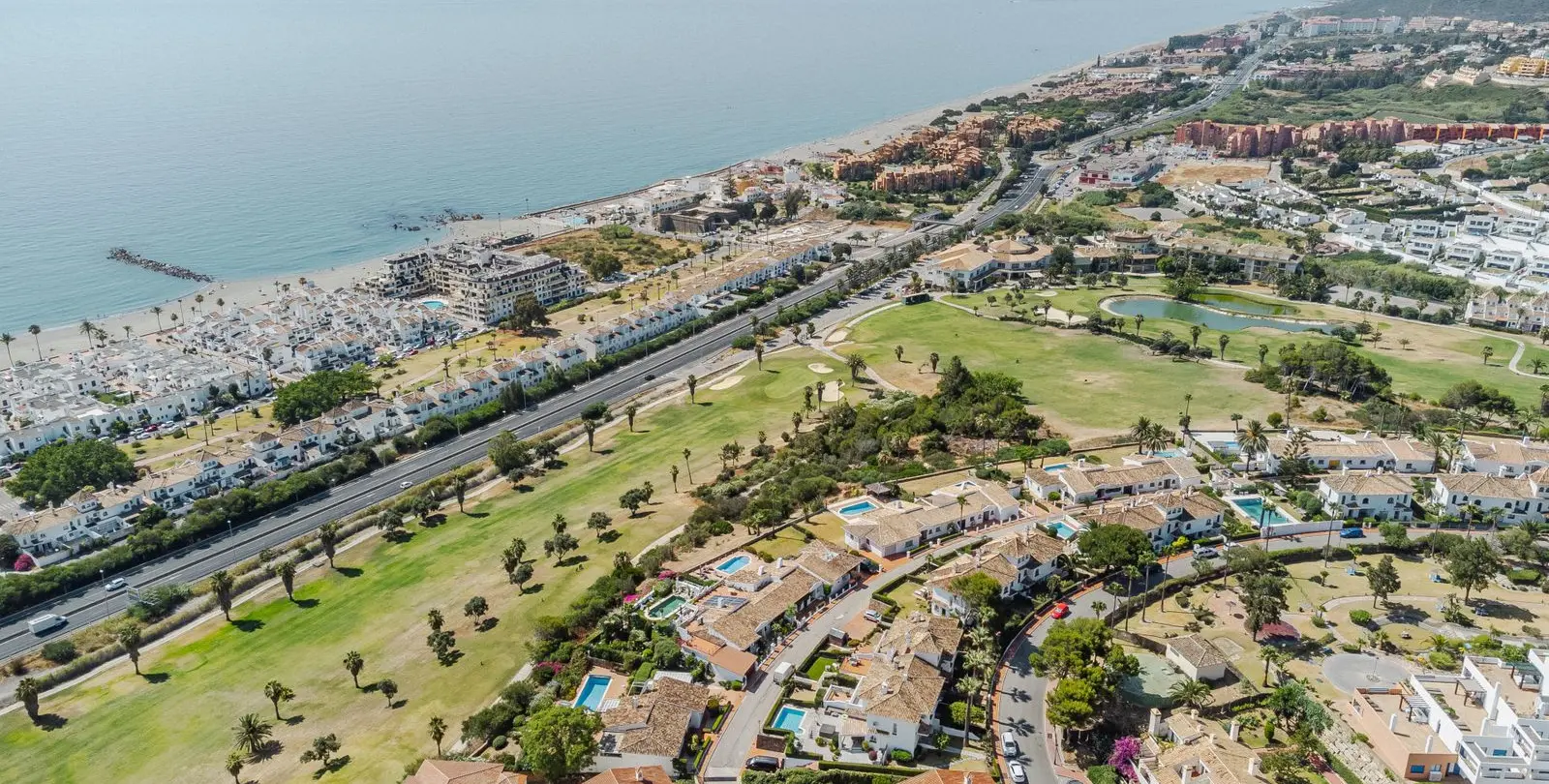 Sale of semi-detached house in La Duquesa 7