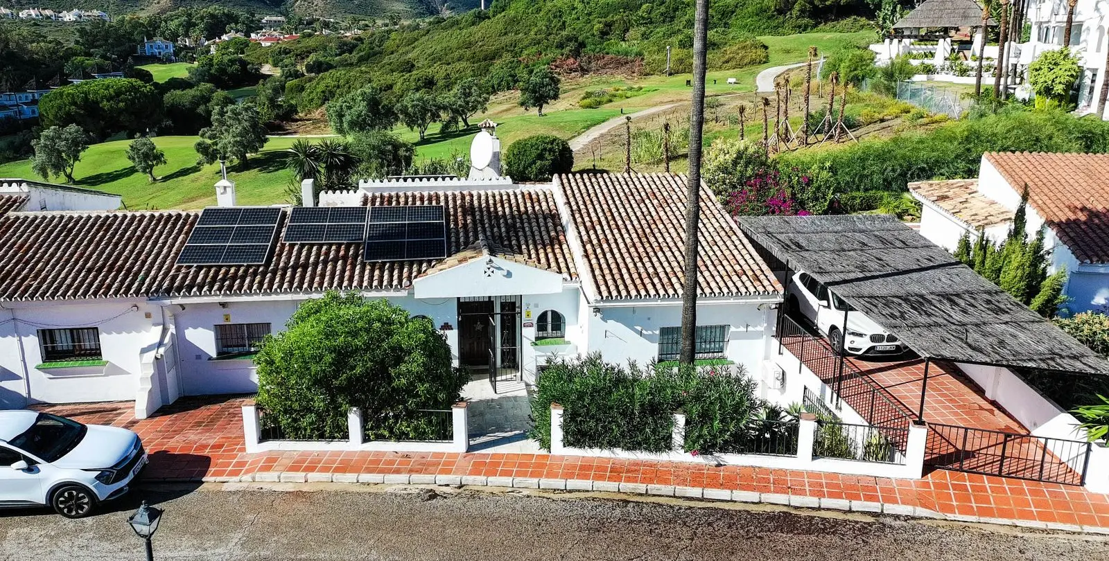 Sale of semi-detached house in La Duquesa 8