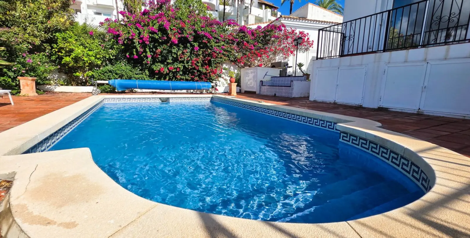 Sale of semi-detached house in La Duquesa 13