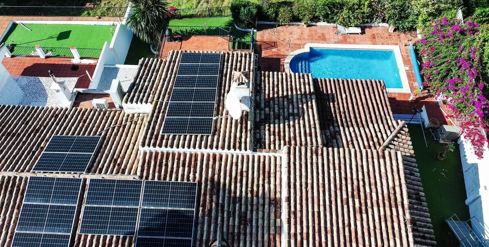Sale of semi-detached house in La Duquesa 15