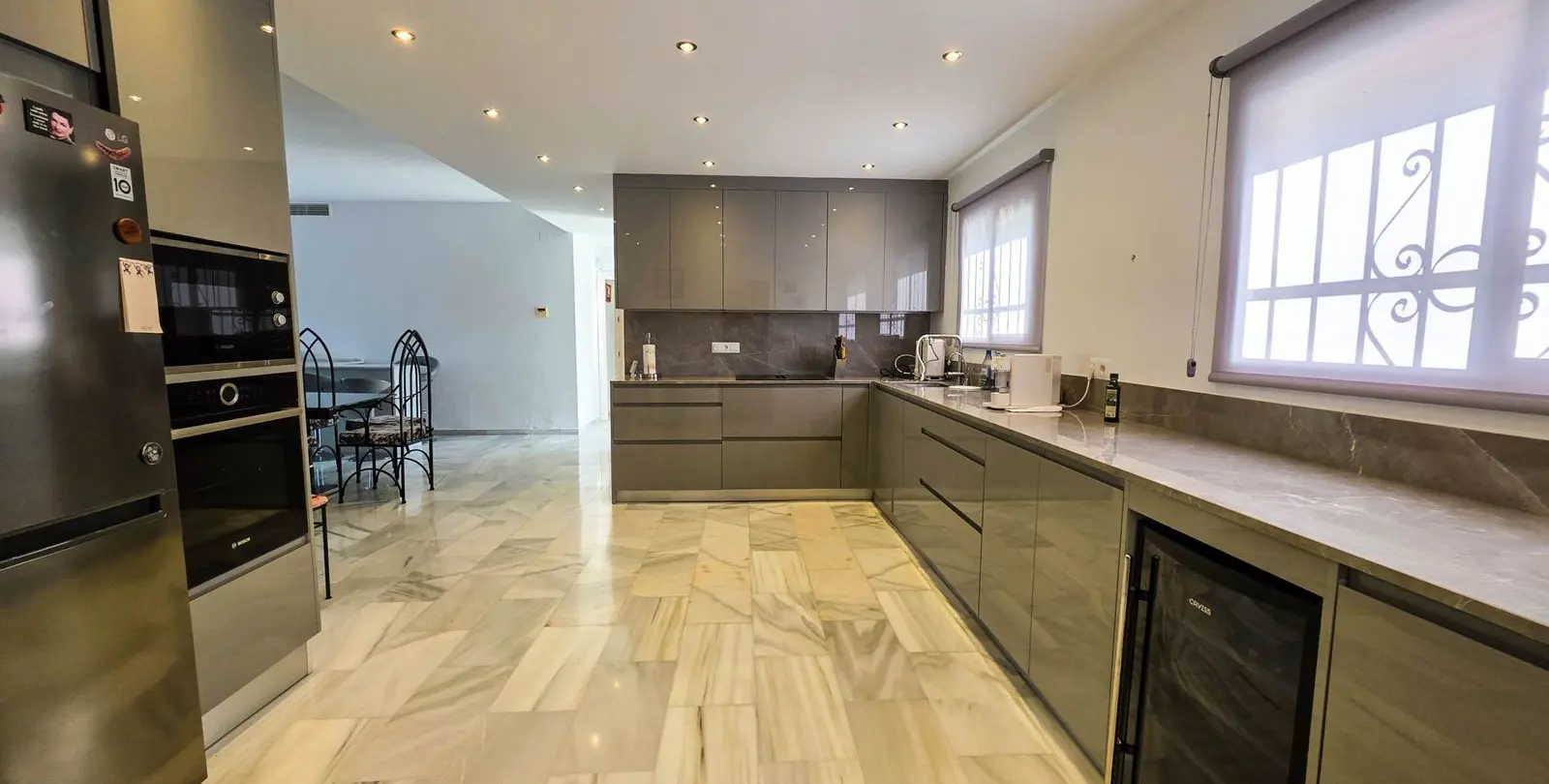 Sale of semi-detached house in La Duquesa 22