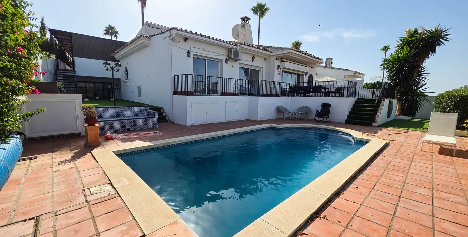 Sale of semi-detached house in La Duquesa 28