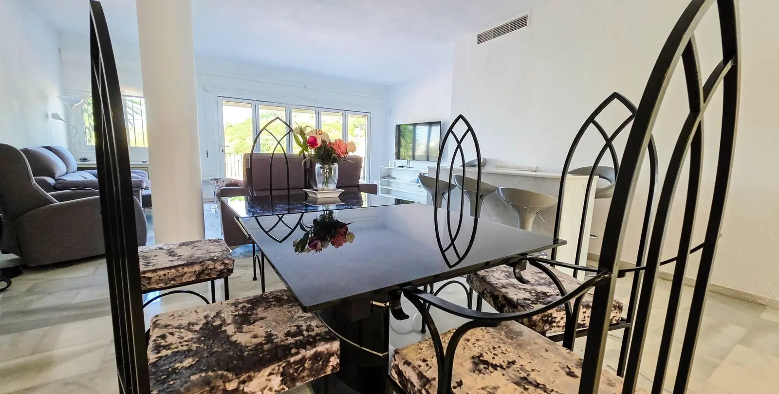 Sale of semi-detached house in La Duquesa 31