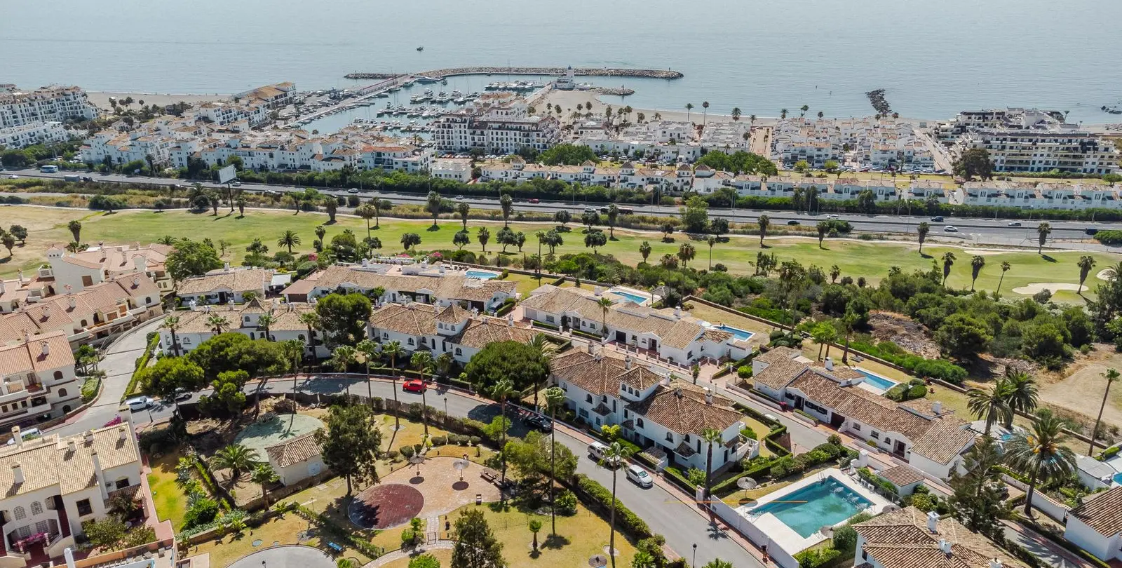 Sale of semi-detached house in La Duquesa 33