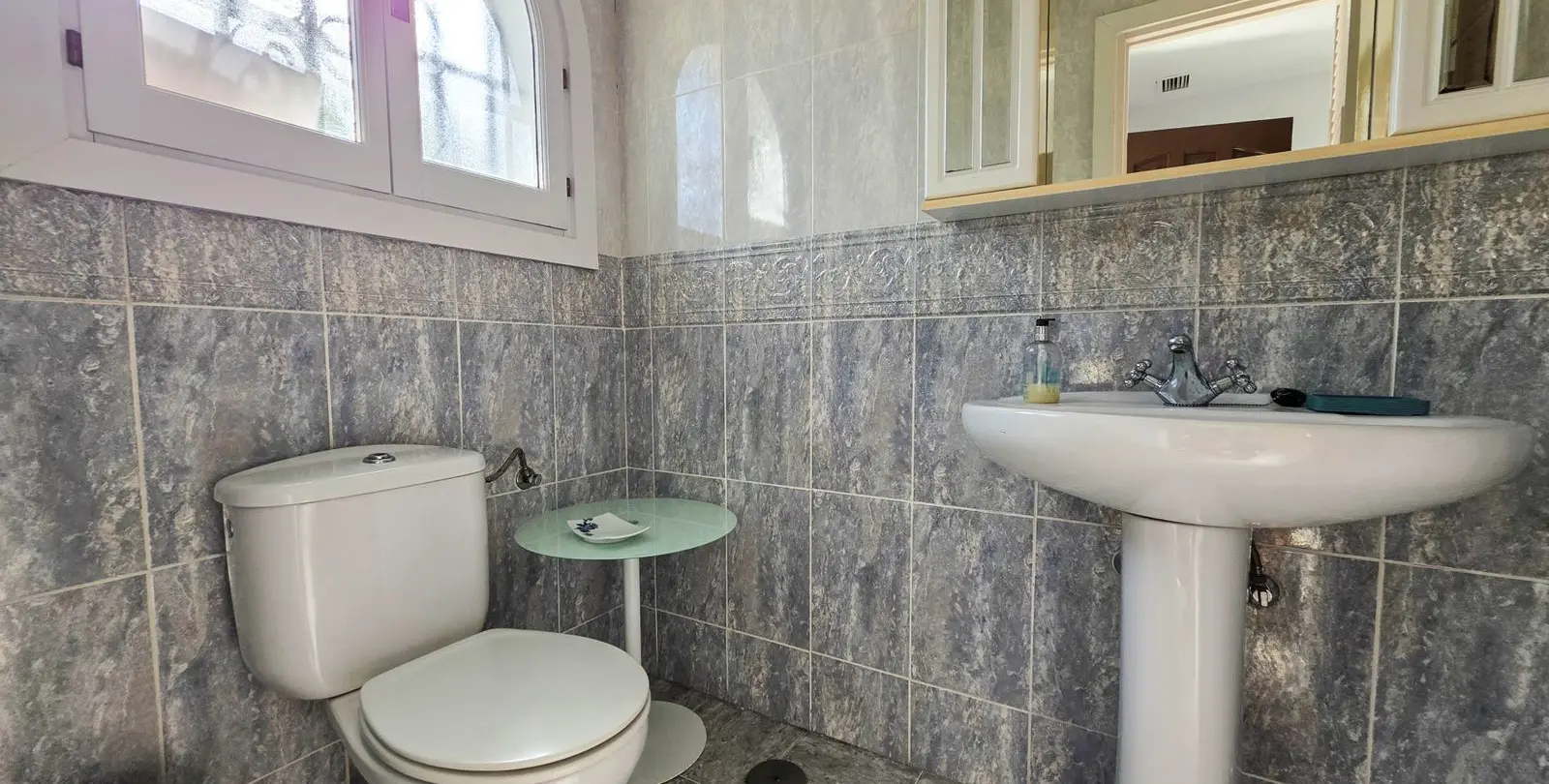 Sale of semi-detached house in La Duquesa 34