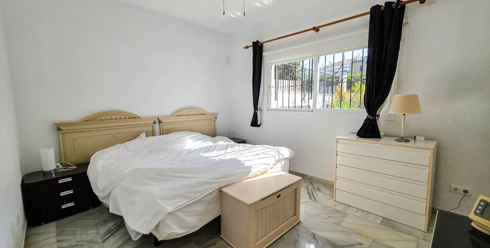 Sale of semi-detached house in La Duquesa 37
