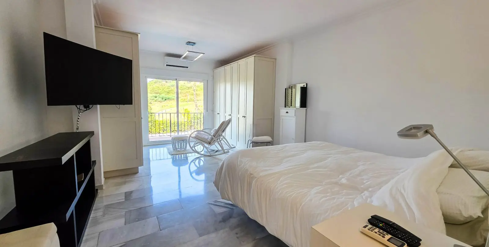 Sale of semi-detached house in La Duquesa 39