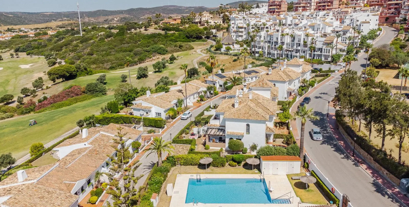 Sale of semi-detached house in La Duquesa 40