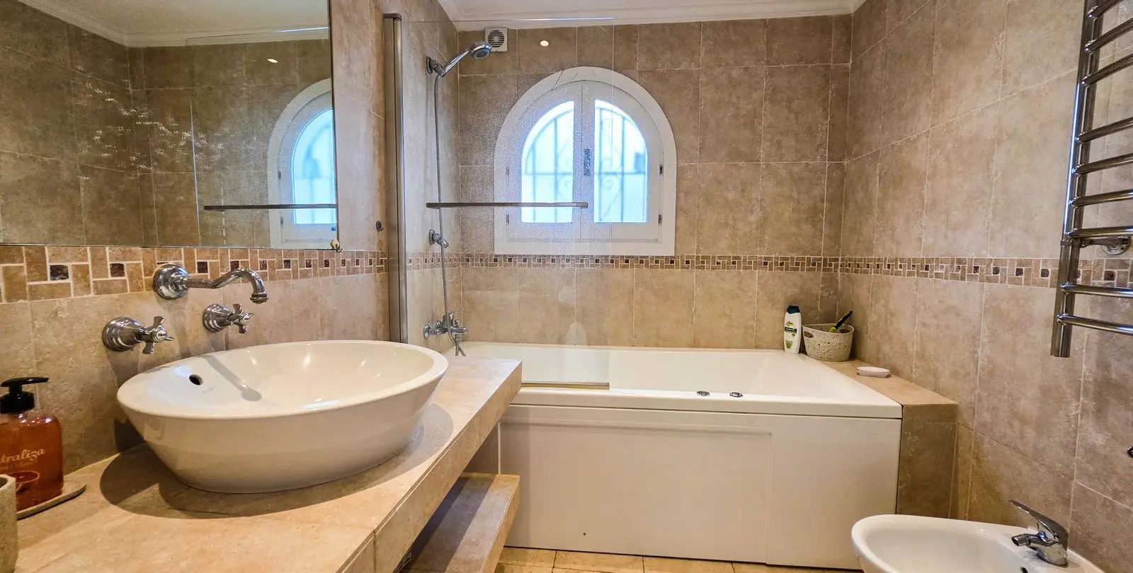 Sale of semi-detached house in La Duquesa 41