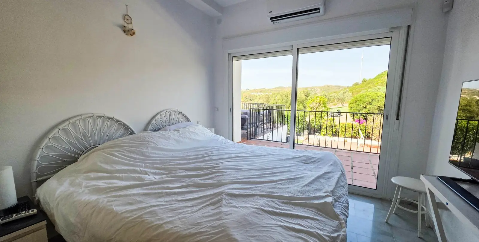 Sale of semi-detached house in La Duquesa 43