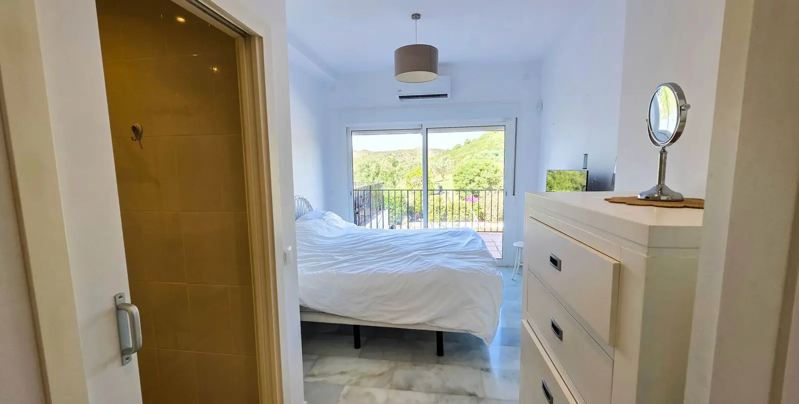 Sale of semi-detached house in La Duquesa 44