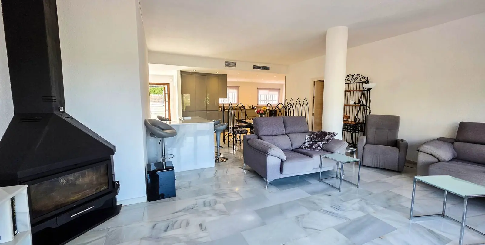 Sale of semi-detached house in La Duquesa 45