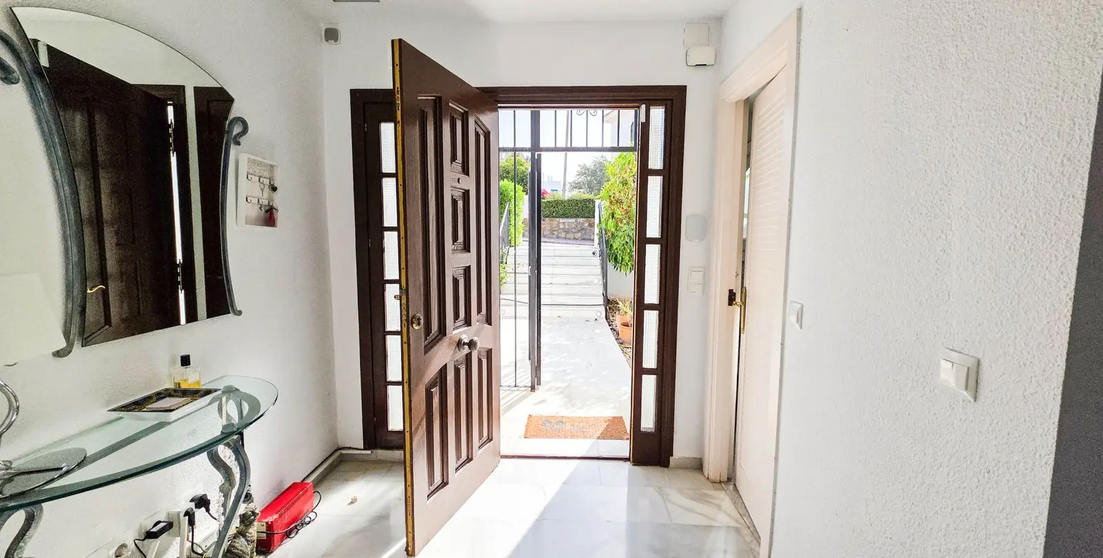 Sale of semi-detached house in La Duquesa 46