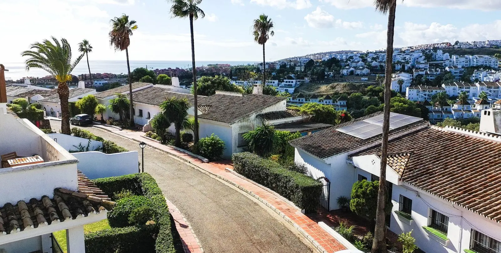 Sale of semi-detached house in La Duquesa 47