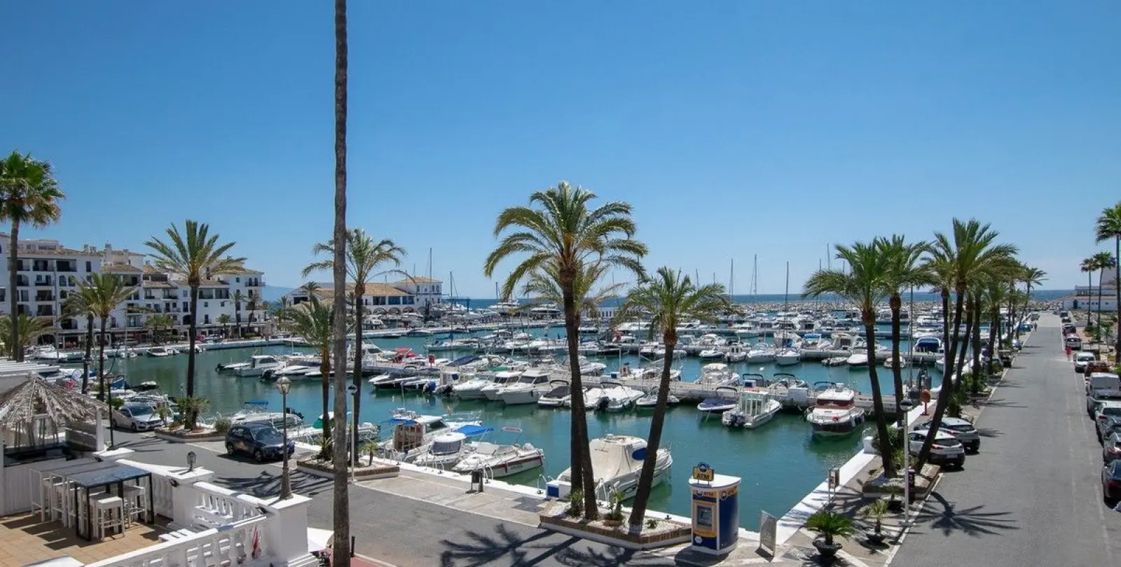 Sale of semi-detached house in La Duquesa 48