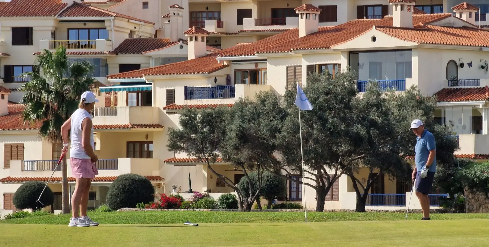 Sale of semi-detached house in La Duquesa 52