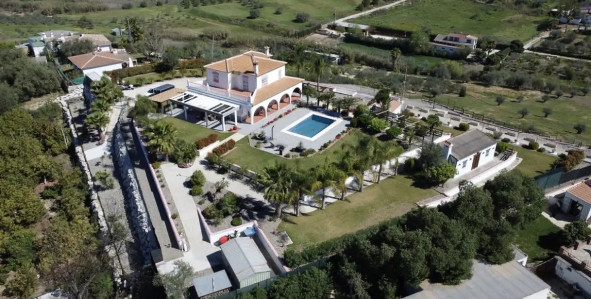 Sale of detached villa in Alhaurín el Grande 1