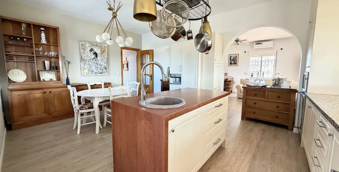 Sale of detached villa in Alhaurín el Grande 2