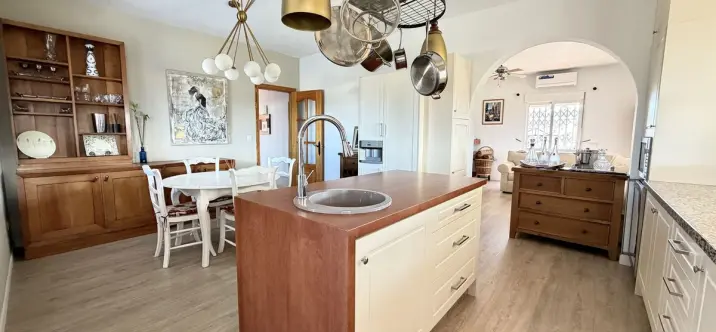 Detached villa R5255770 1