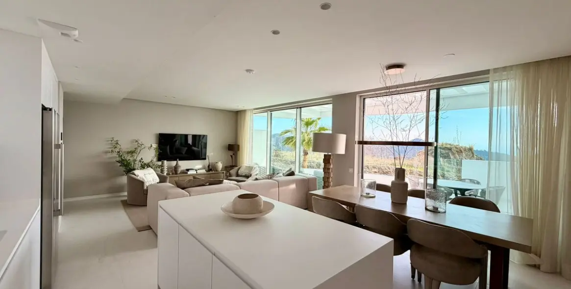 Sale of middle floor apartment in Ojén 10