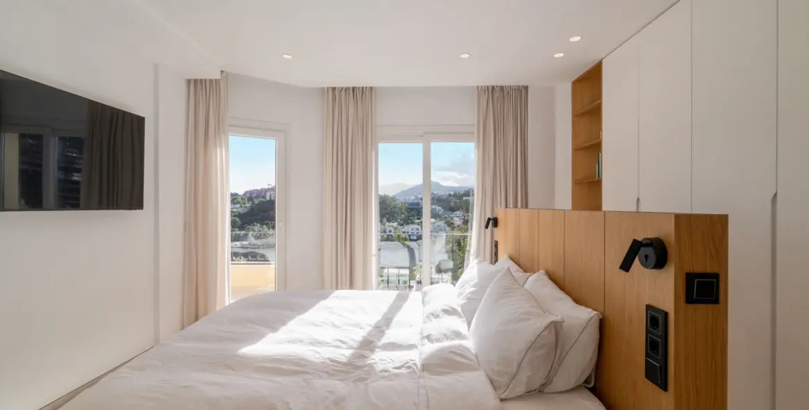 Sale of penthouse duplex in Benahavís 13