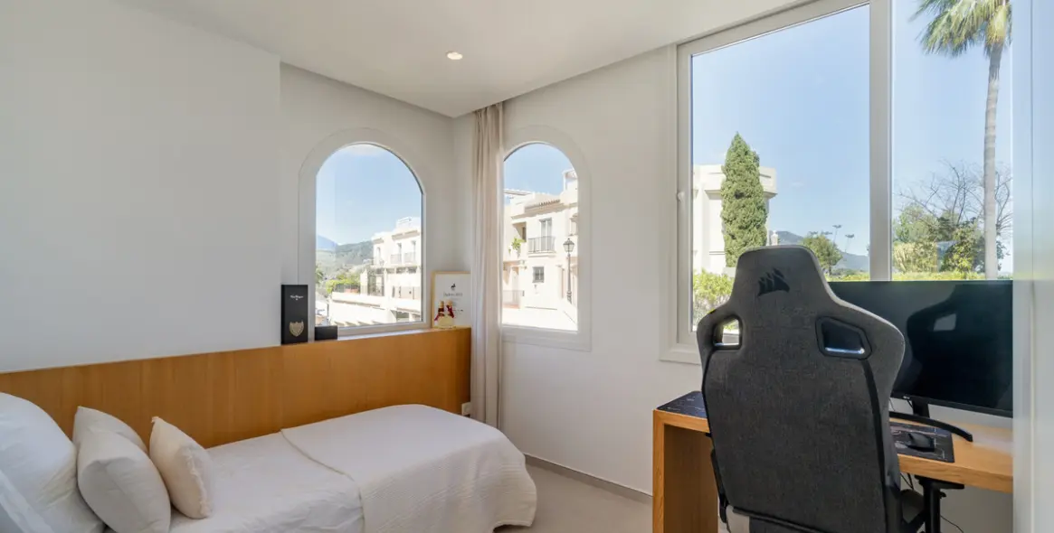 Sale of penthouse duplex in Benahavís 18