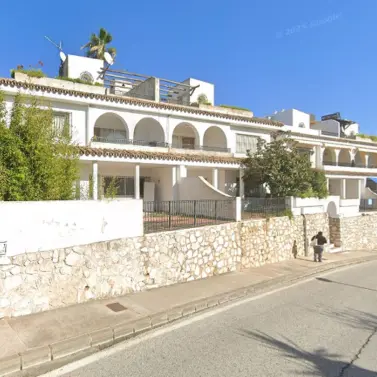 Apartment complex R5250202