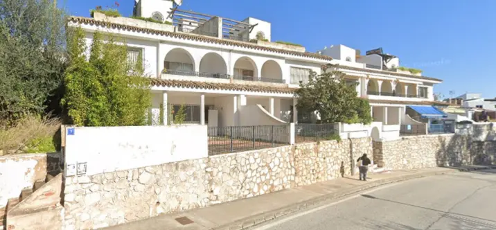 Apartment complex R5250202 0