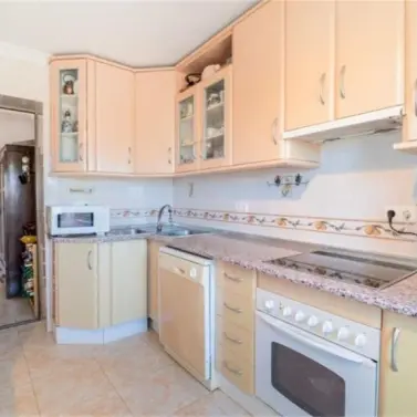 Apartment complex R5250202