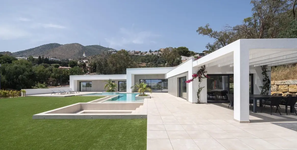 Sale of detached villa in Benalmadena Costa 1