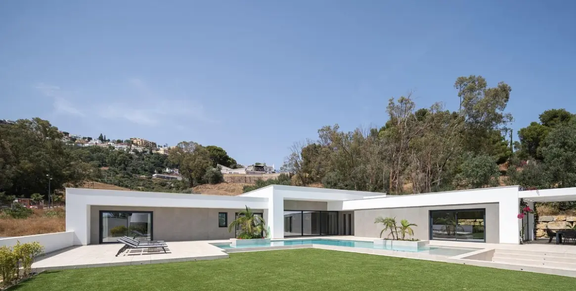 Sale of detached villa in Benalmadena Costa 2