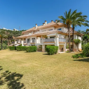 Long-term rent of middle floor apartment in Río Real