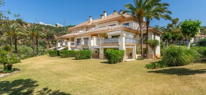 Long-term rent of middle floor apartment in Río Real 0