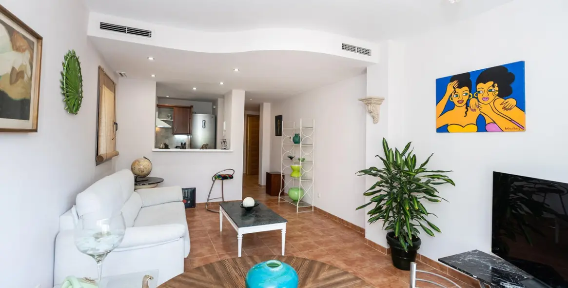 Long-term rent of middle floor apartment in Río Real 2