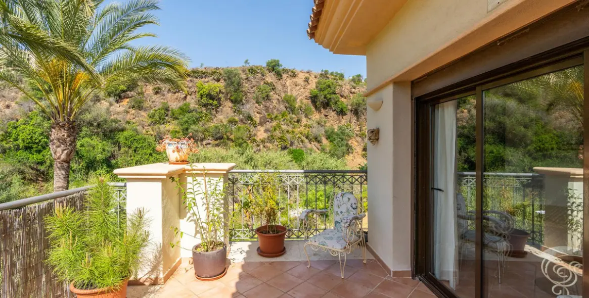 Long-term rent of middle floor apartment in Río Real 4