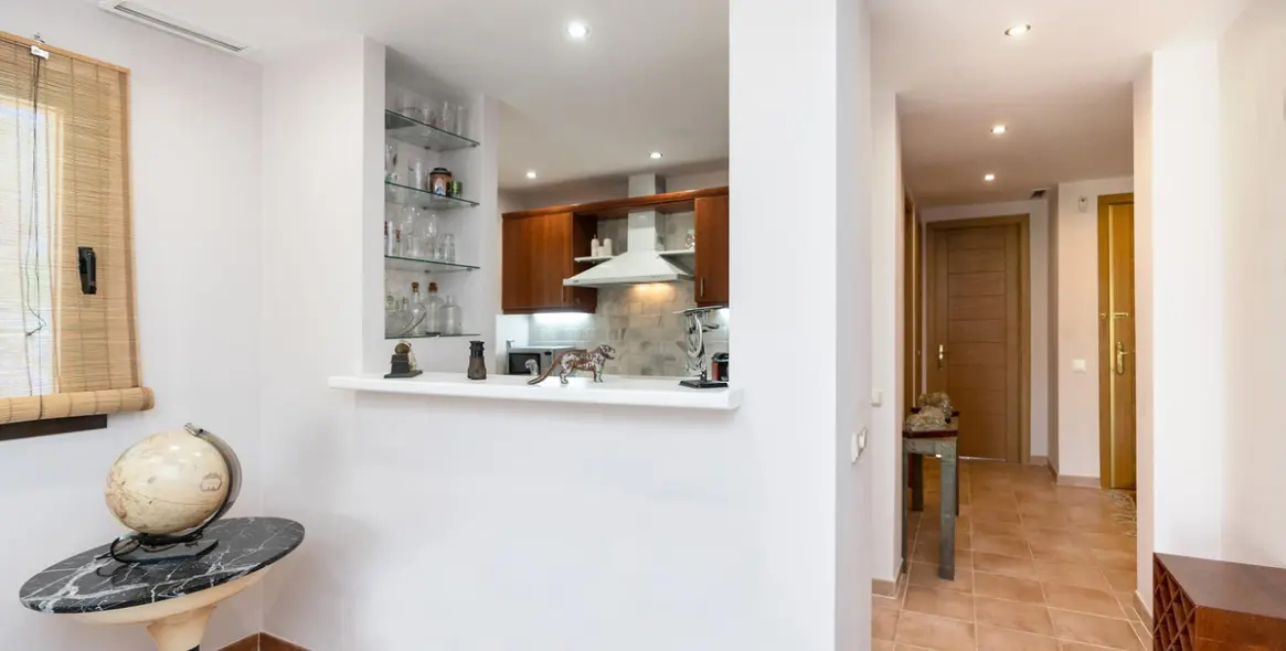 Long-term rent of middle floor apartment in Río Real 8