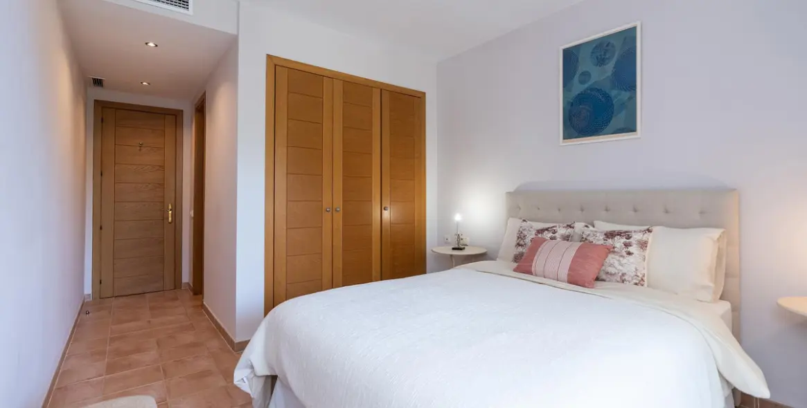 Long-term rent of middle floor apartment in Río Real 15