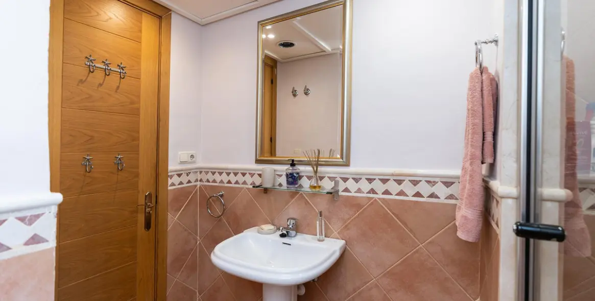 Long-term rent of middle floor apartment in Río Real 17