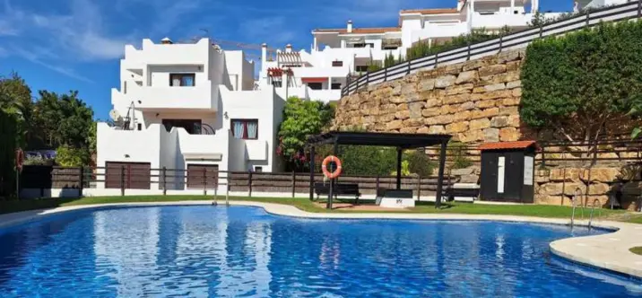 Продажа апартаментов на первом этаже в Casares 0