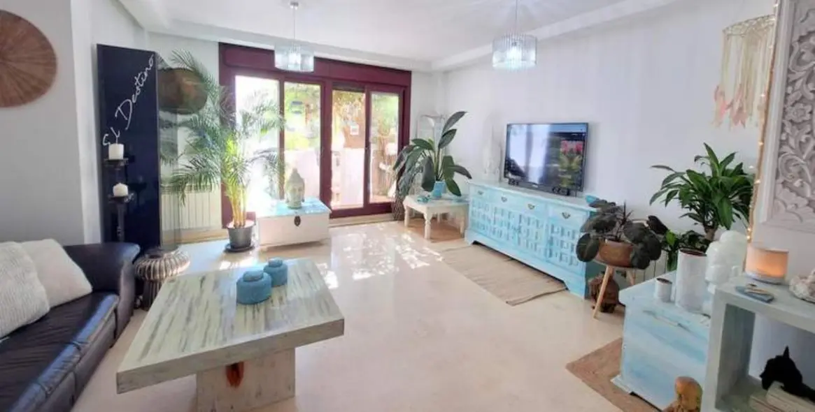 Продажа апартаментов на первом этаже в Casares 2