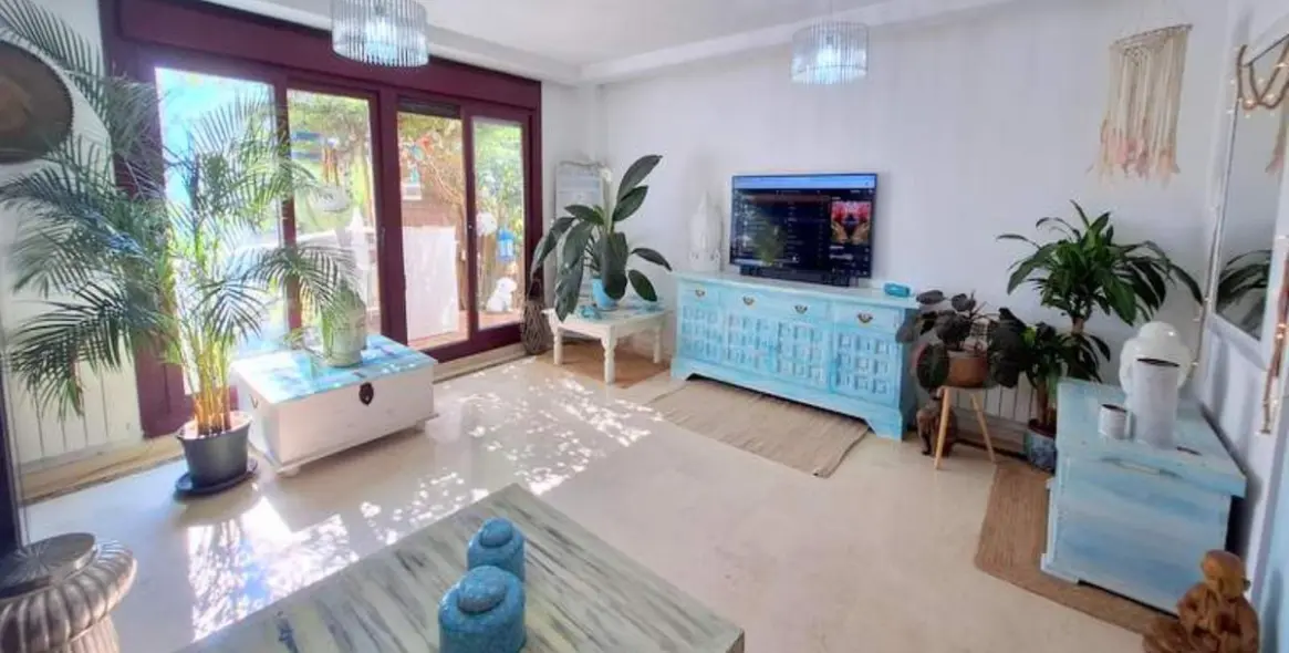 Продажа апартаментов на первом этаже в Casares 5