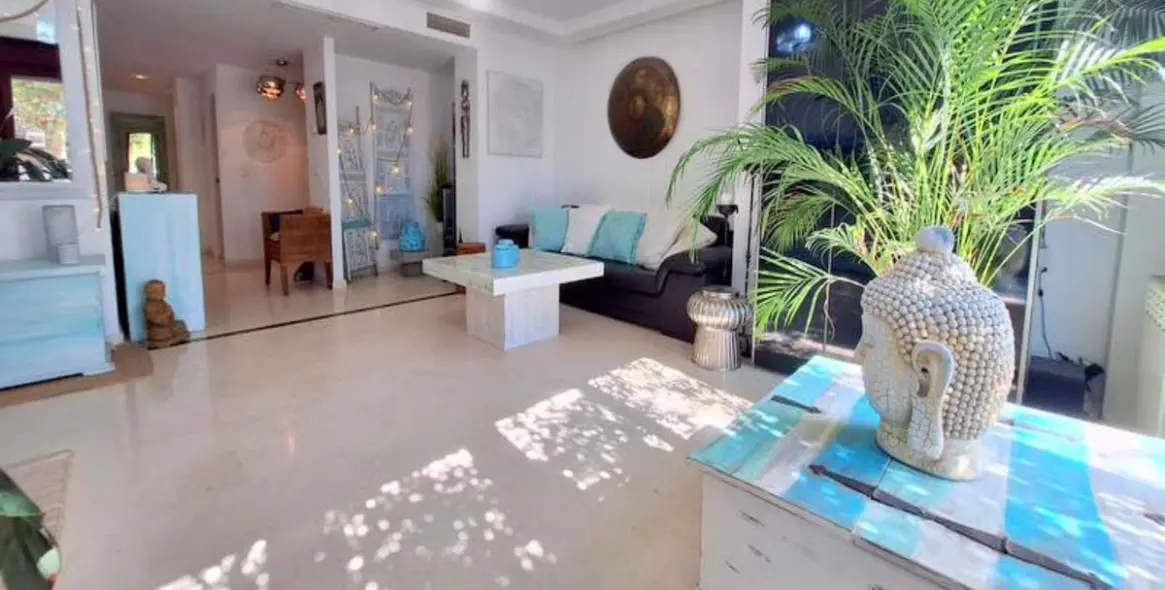 Продажа апартаментов на первом этаже в Casares 6