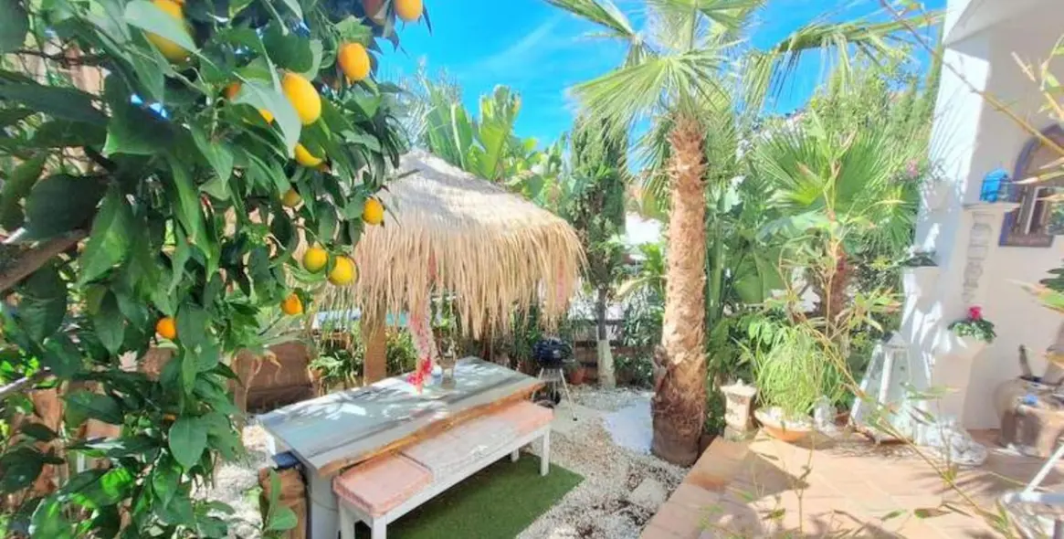 Продажа апартаментов на первом этаже в Casares 8