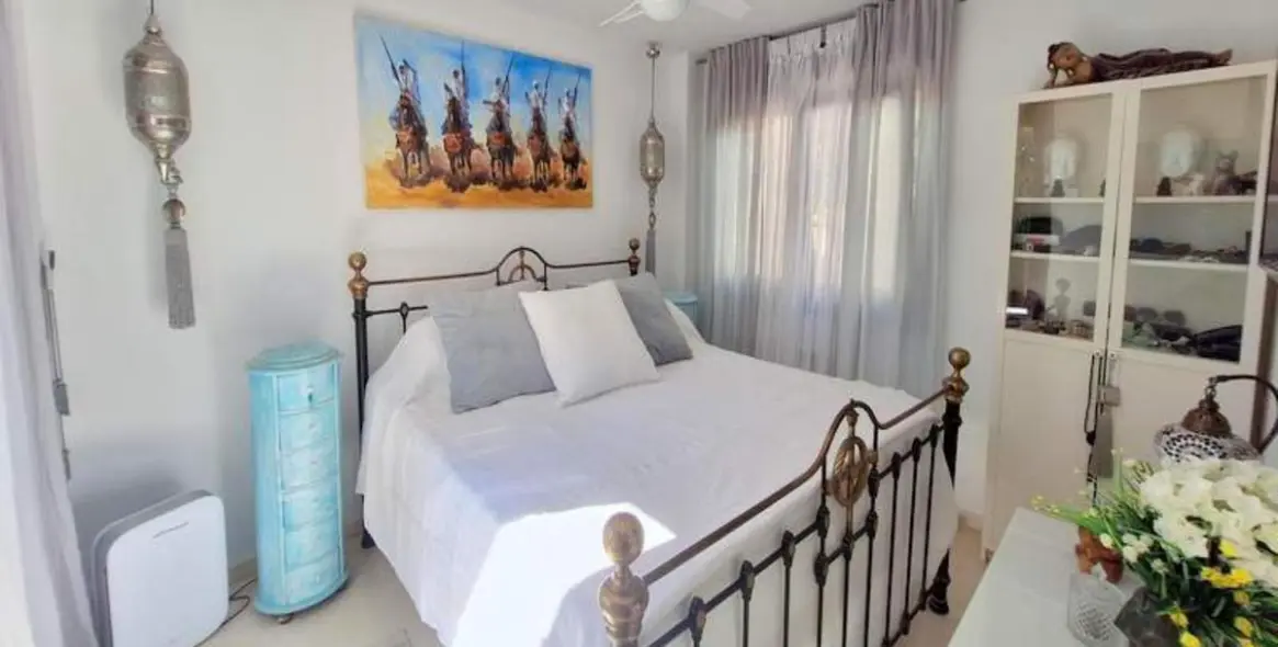 Продажа апартаментов на первом этаже в Casares 15