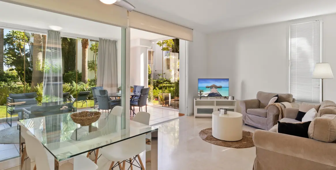 Продажа апартаментов на среднем этаже в Casares 1