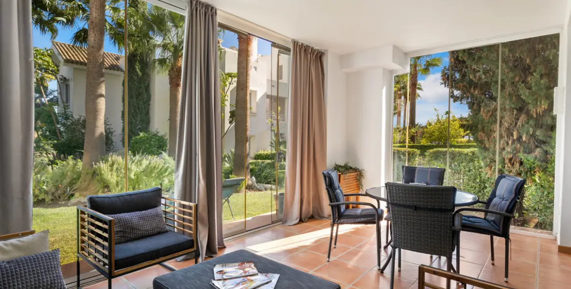 Продажа апартаментов на среднем этаже в Casares 2