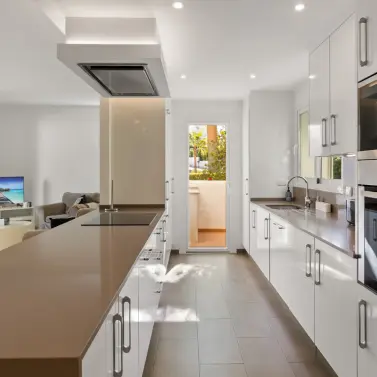 Продажа апартаментов на среднем этаже в Casares