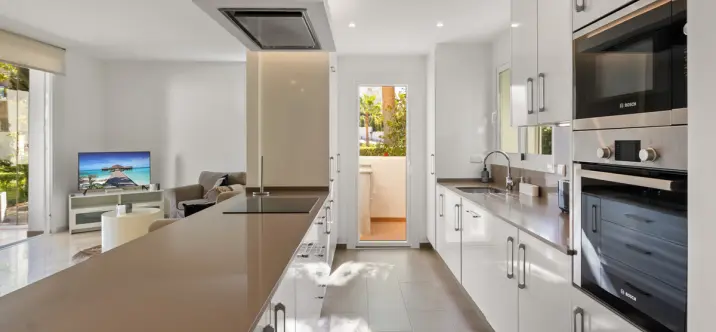 Продажа апартаментов на среднем этаже в Casares 3