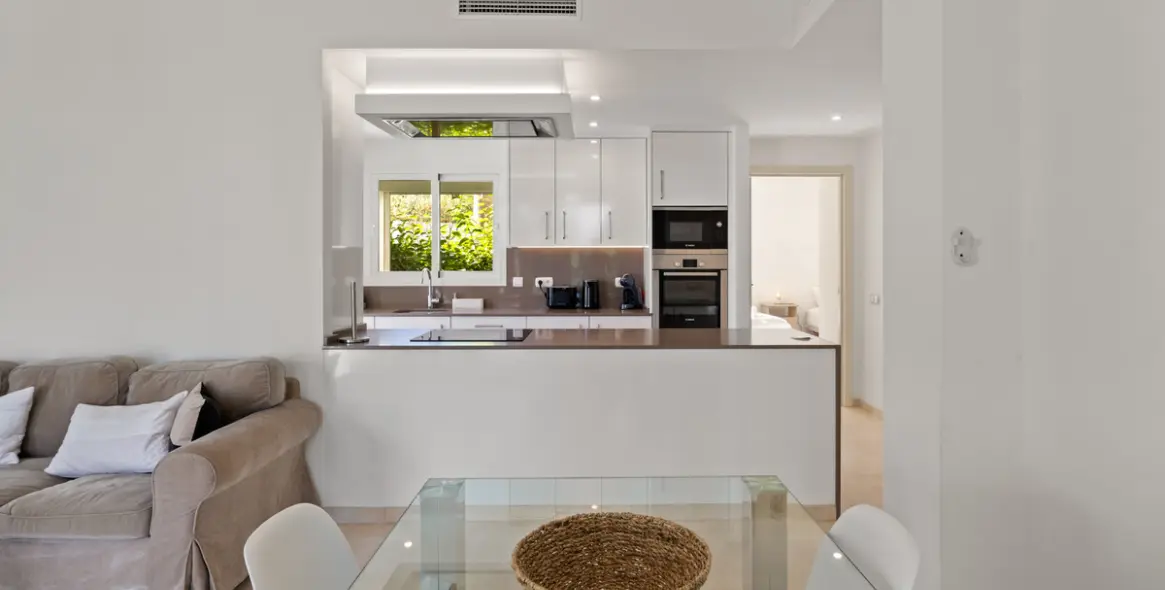 Продажа апартаментов на среднем этаже в Casares 5